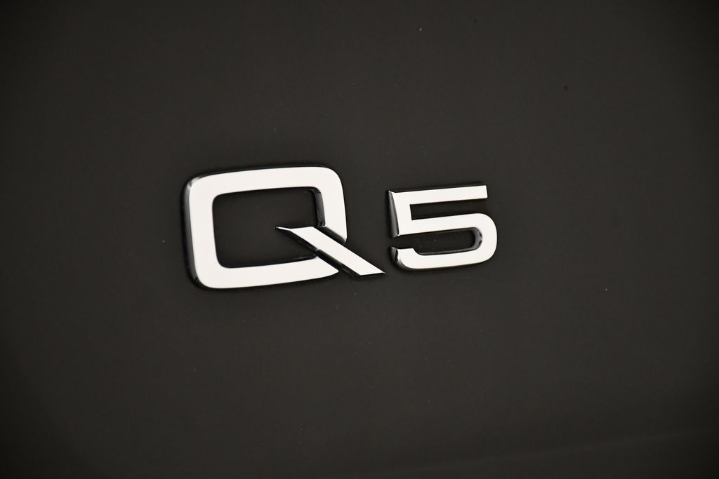 Thumbnail: 2023 Audi Q5 - 9