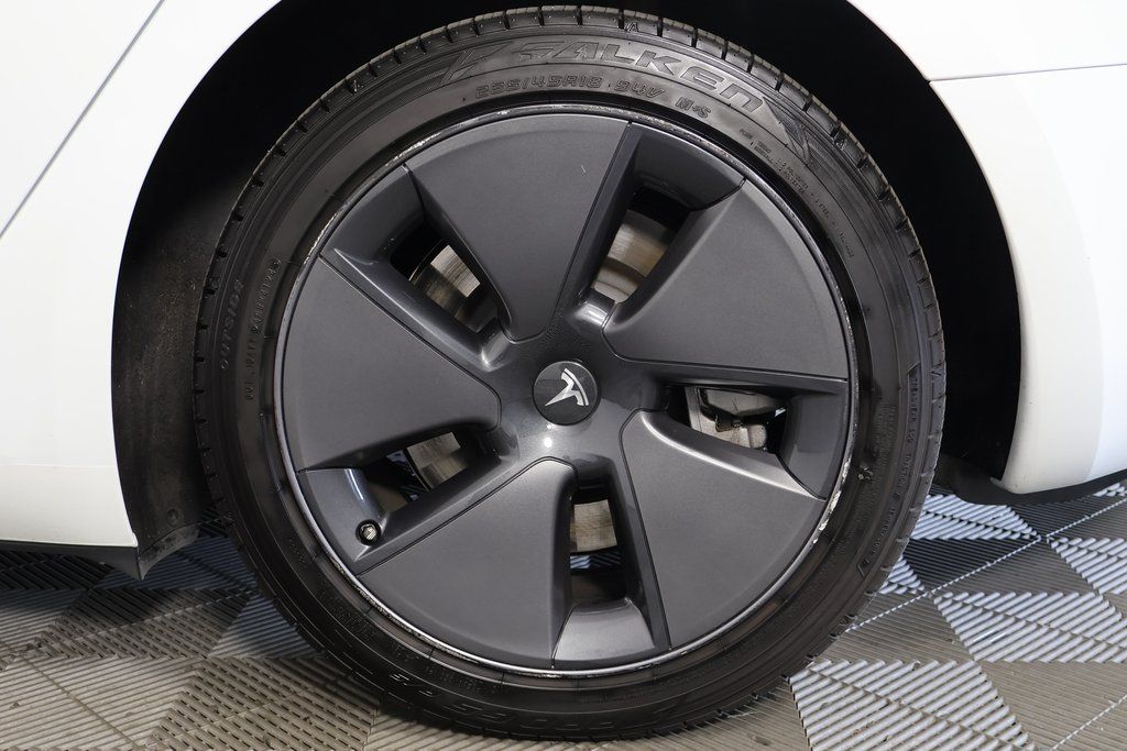 Thumbnail: 2023 Tesla Model 3 - 16