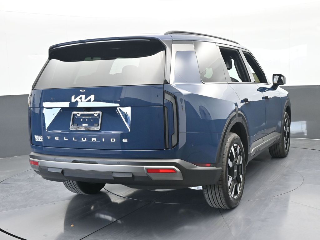 Used 2027 Midnight Lake Blue Kia S image 5