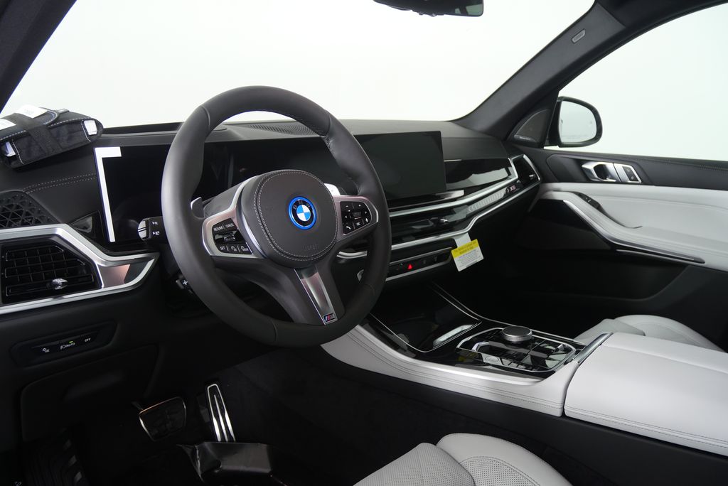 Thumbnail: 2026 BMW X5 - 12