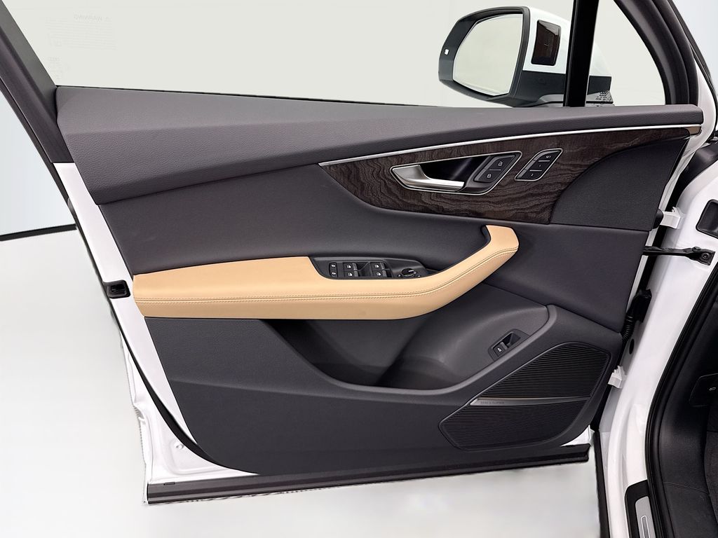 Thumbnail: 2026 Audi Q7 - 25