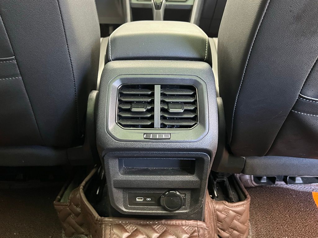 Thumbnail: 2022 Volkswagen Tiguan - 9