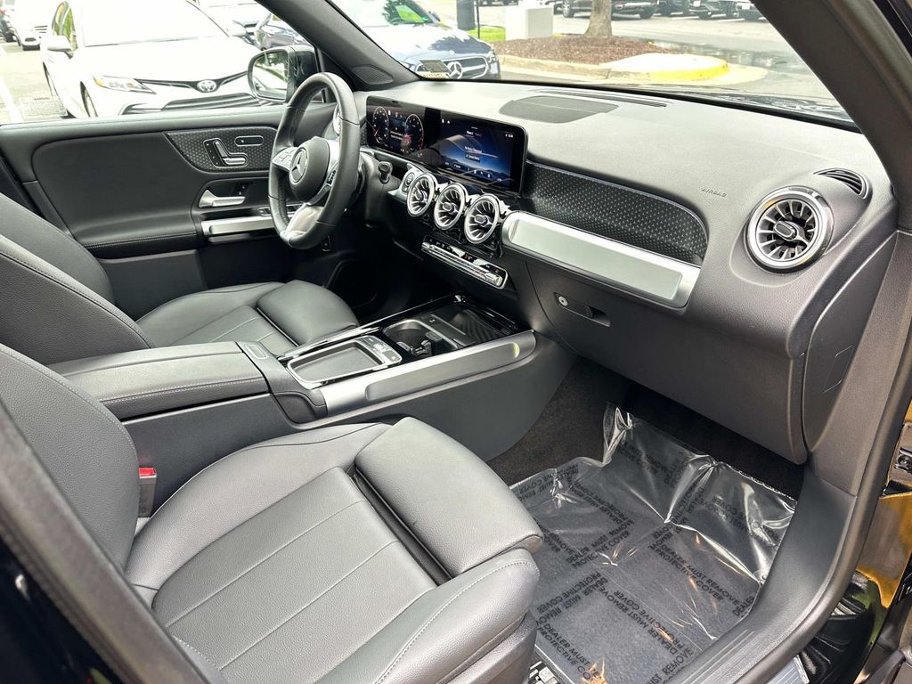 Thumbnail: 2024 Mercedes-Benz GLB - 19