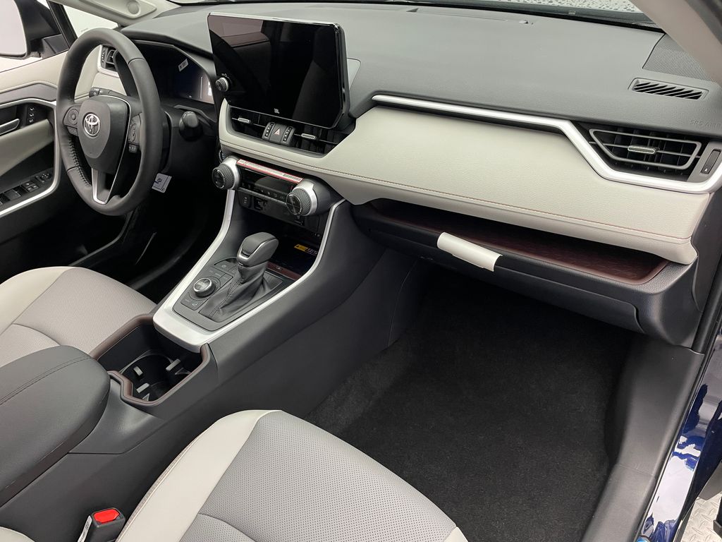 Thumbnail: 2025 Toyota RAV4 - 16