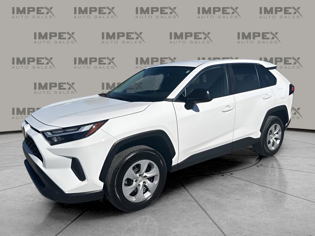 2024 Toyota RAV4 LE's photo