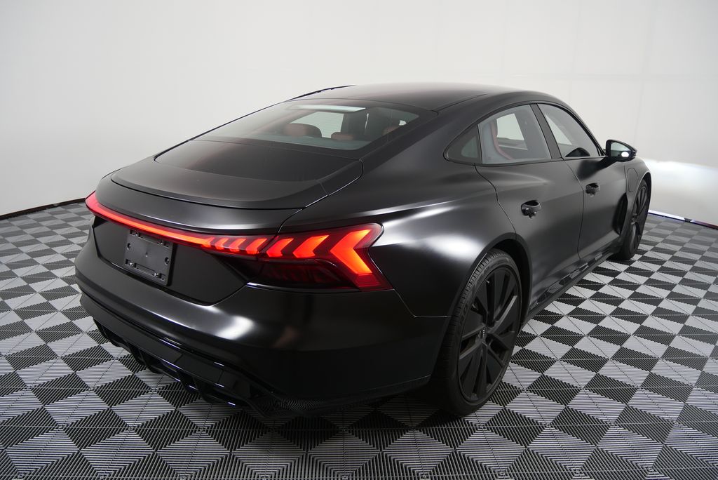 Thumbnail: 2022 Audi e-tron GT - 4