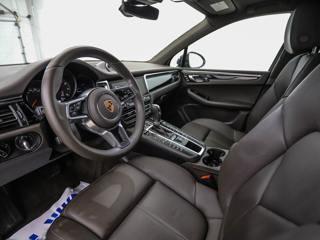 Thumbnail: 2020 Porsche Macan - 10