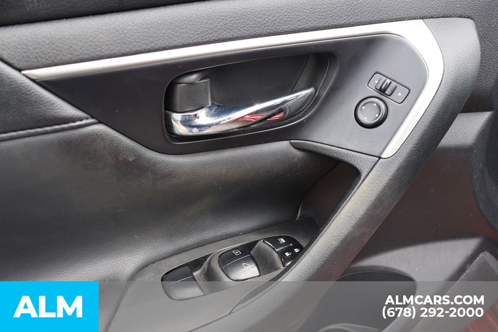 Used 2015 Red Nissan 2.5 SV image 12