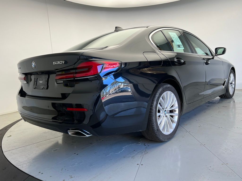 Thumbnail: 2023 BMW 5 Series - 3