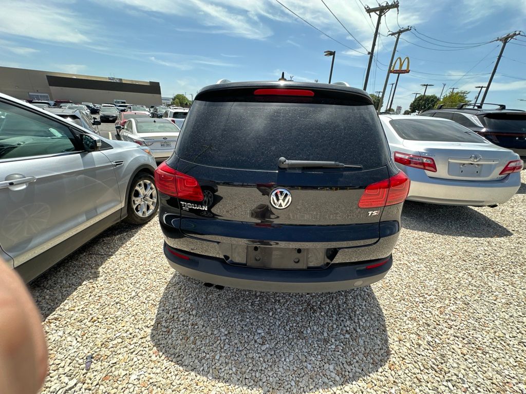 Thumbnail: 2016 Volkswagen Tiguan - 4