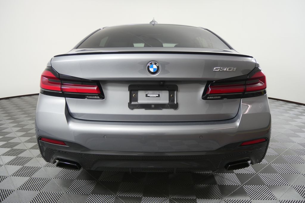 Thumbnail: 2023 BMW 5 Series - 4