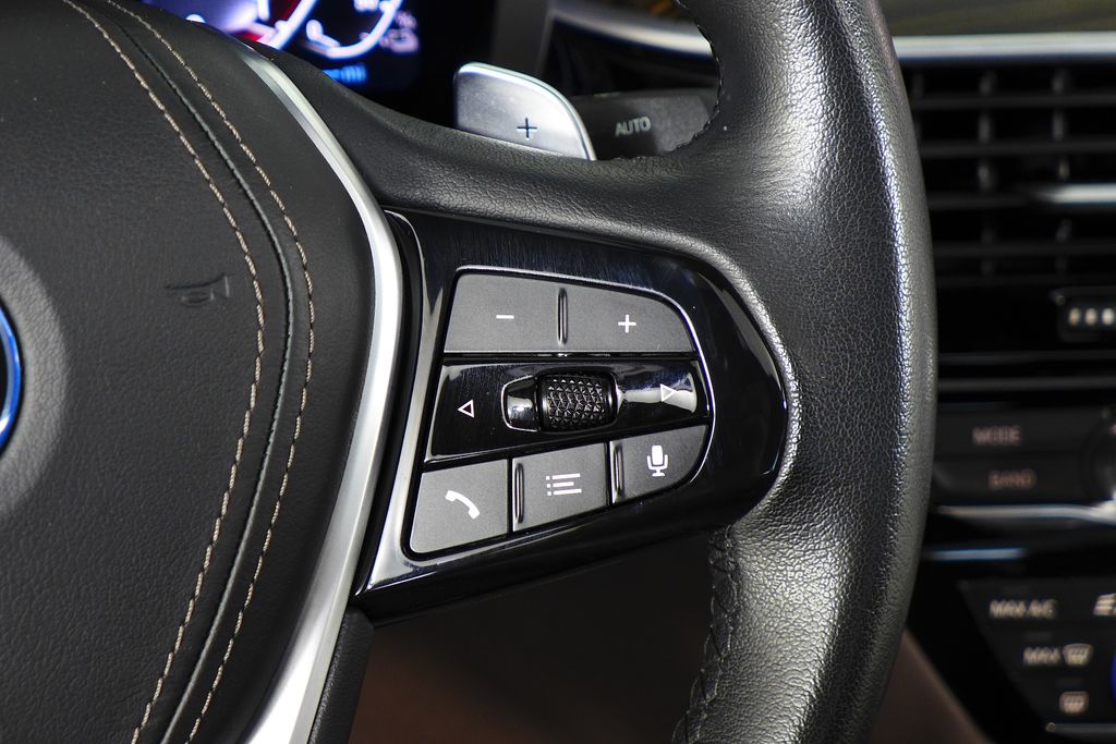 Thumbnail: 2023 BMW 5 Series - 27