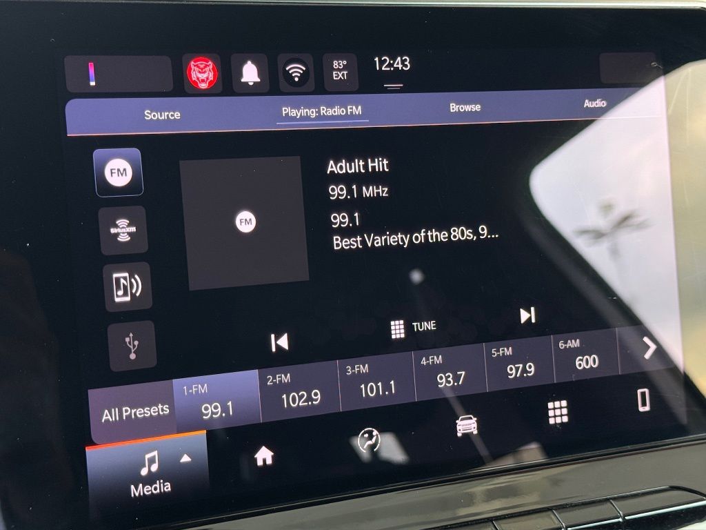 2024 Jeep Compass Latitude Silver at Toyota of Victoria