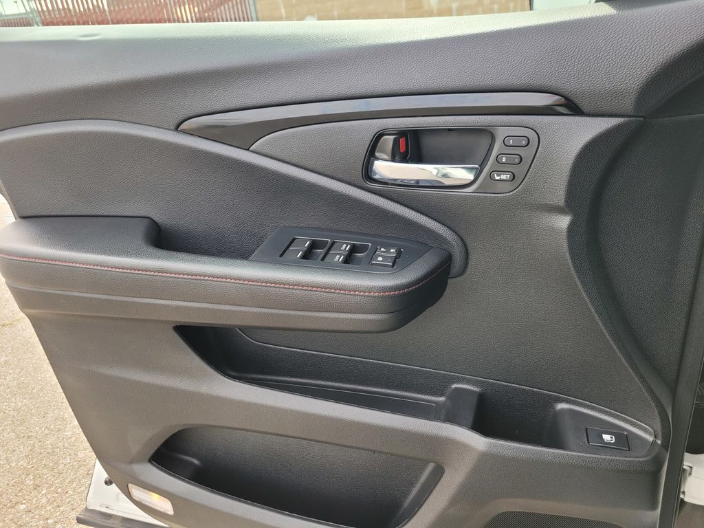 Used 2023  Honda Black Edition image 42