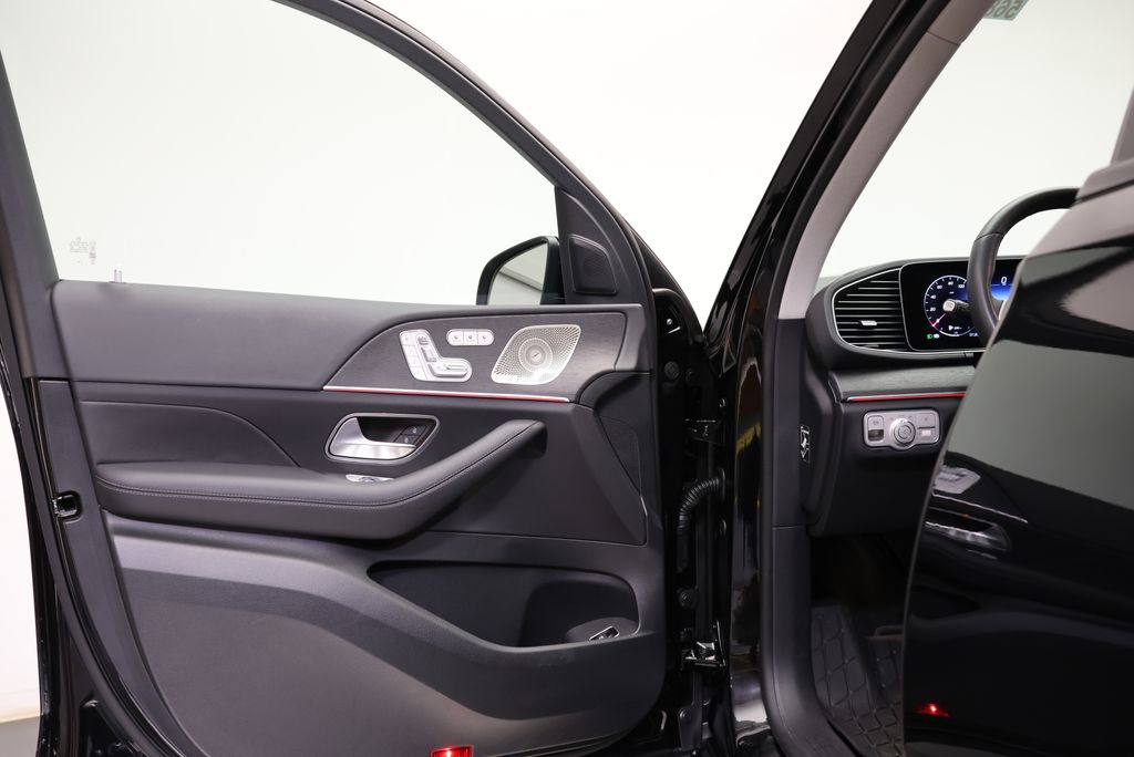 Thumbnail: 2026 Mercedes-Benz GLE - 31