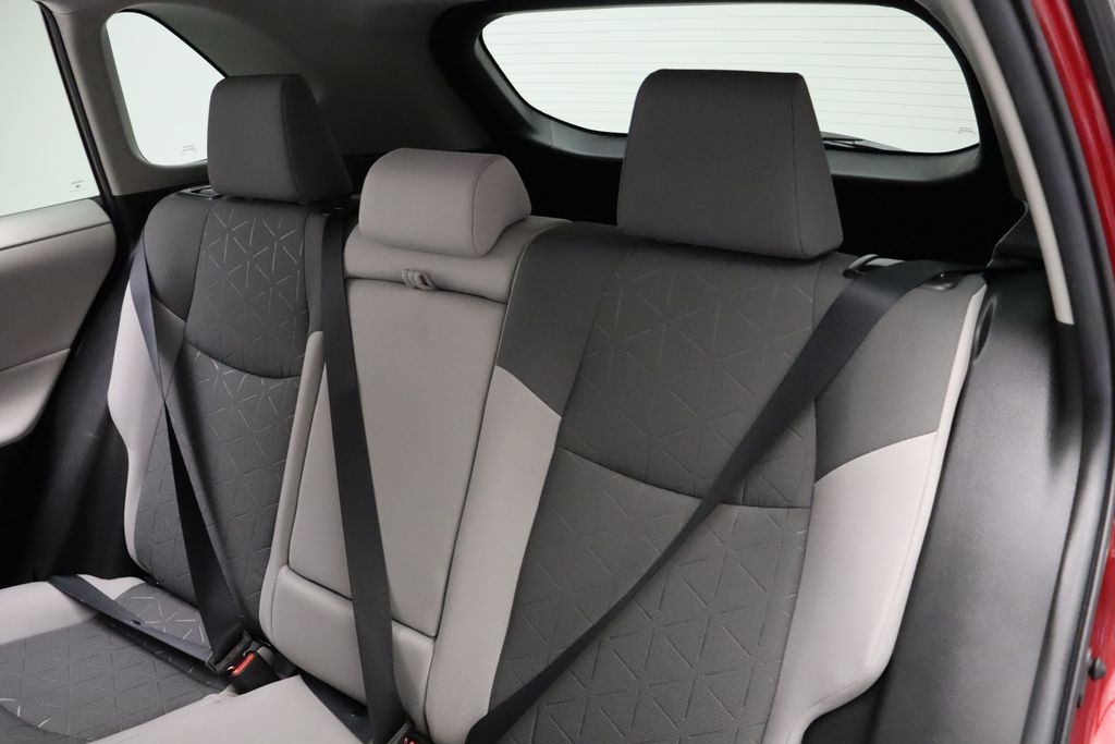 2022 Toyota RAV4 XLE 18
