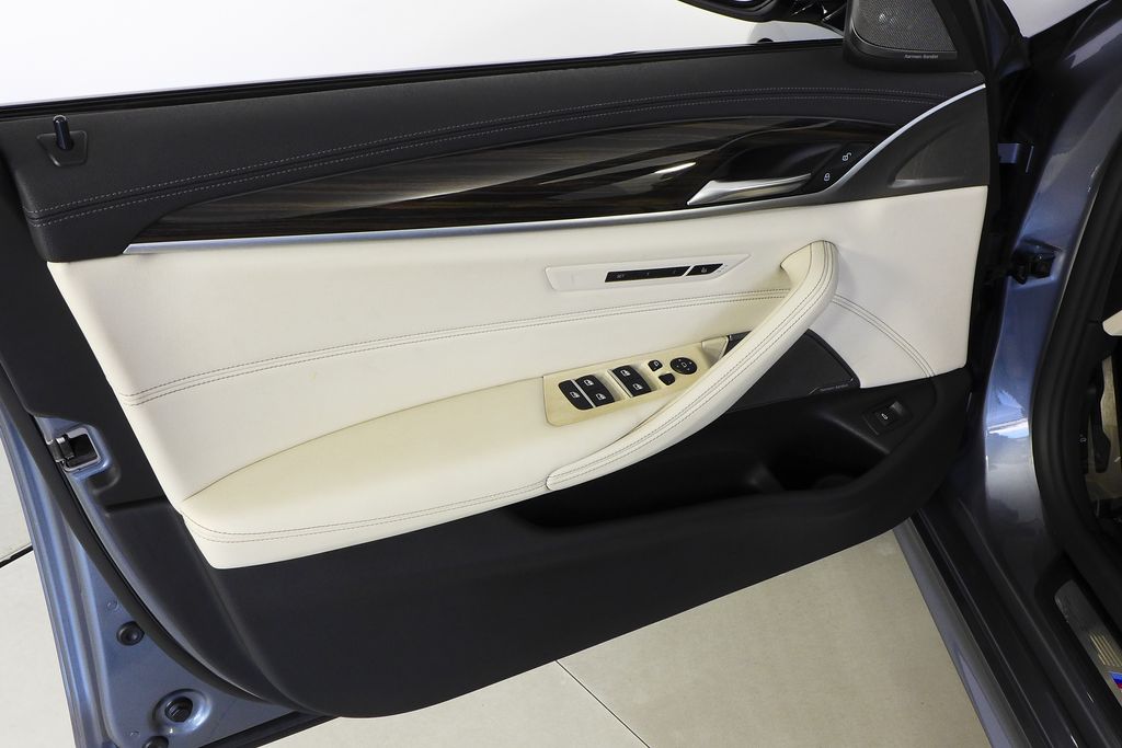 Thumbnail: 2021 BMW 5 Series - 11