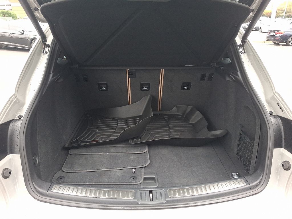 Thumbnail: 2022 Porsche Macan - 28