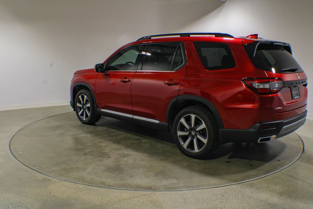 Used 2025  Honda Touring image 4
