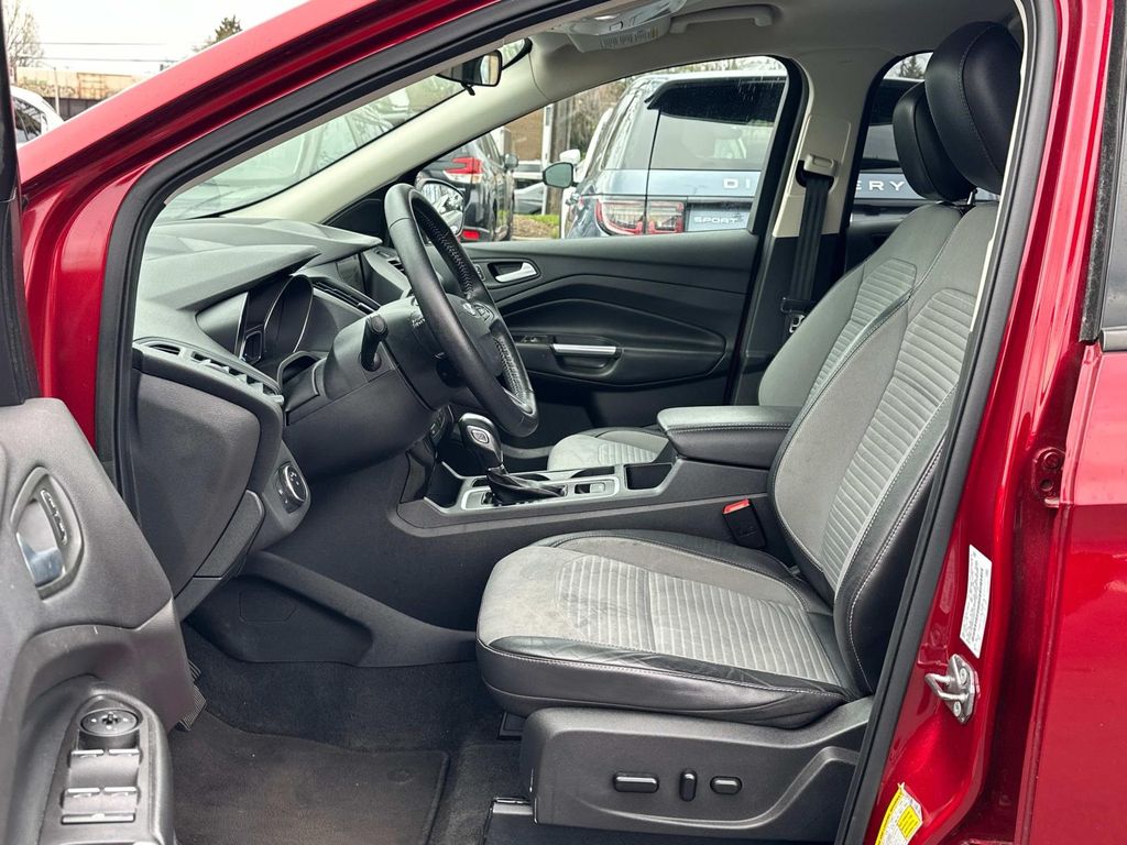 2019 Ford Escape SE photo