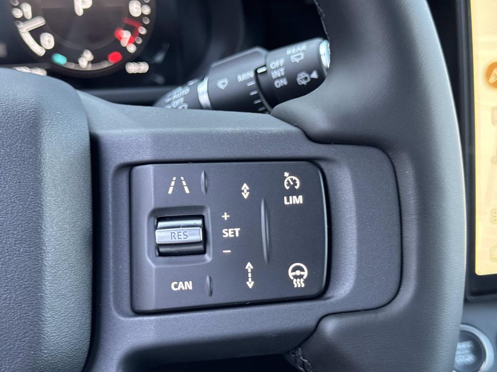 New 2026 Black Land Rover X-Dynamic SE image 28