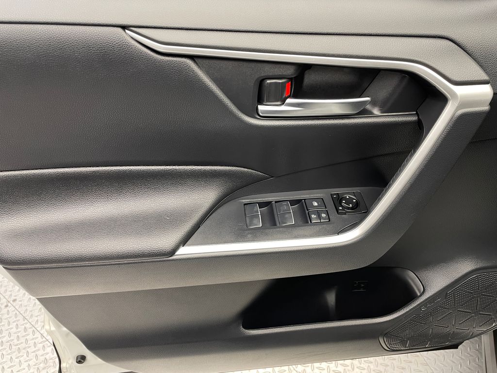 2021 Toyota RAV4 XLE Premium 9