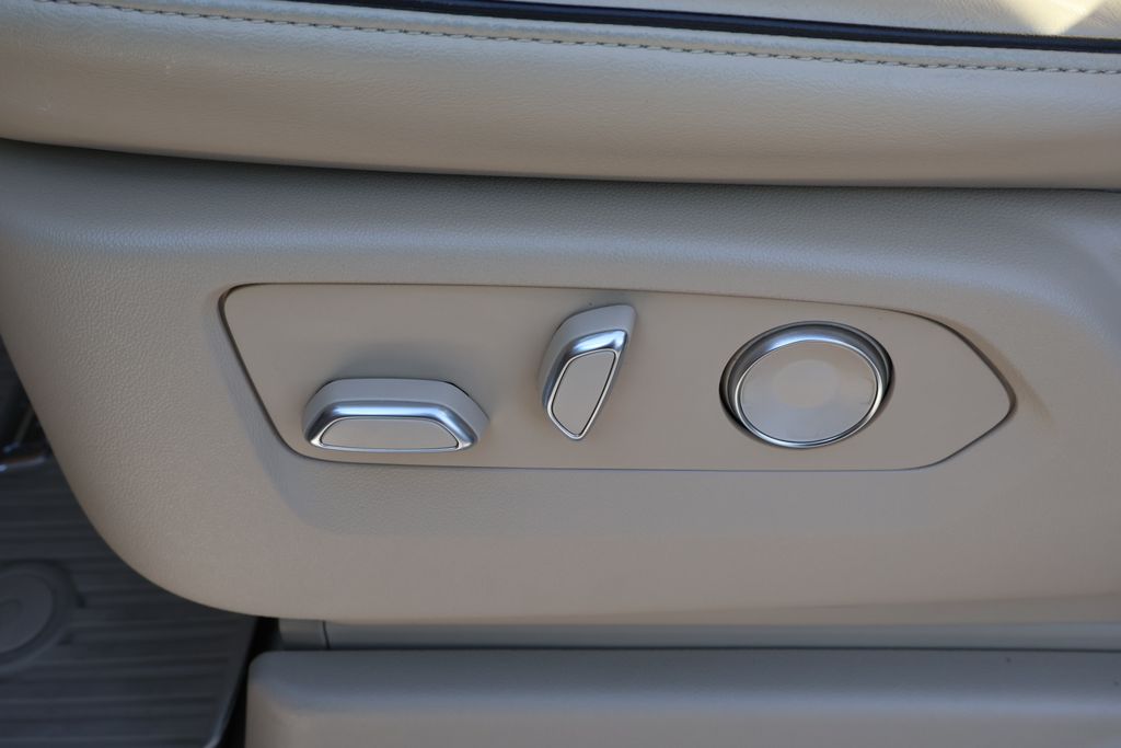 Thumbnail: 2023 Cadillac Escalade - 16