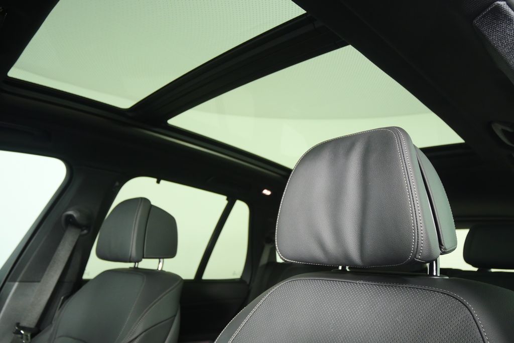 Thumbnail: 2022 BMW X5 - 11