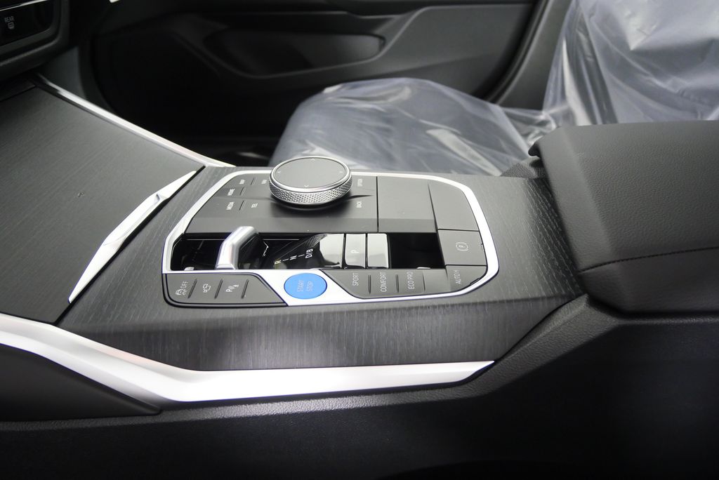 Thumbnail: 2025 BMW i4 - 22