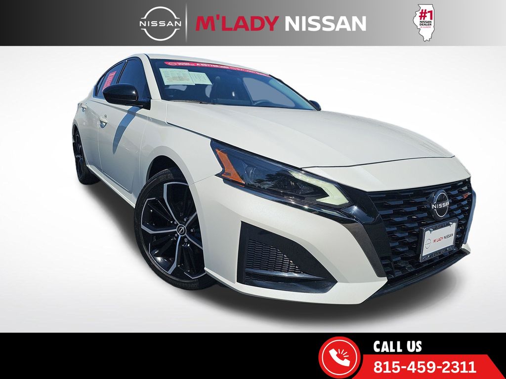 Pearl White 2024 Nissan Altima 2.5 SR FWD Sedan Front-Wheel Drive Continuously Variable Transmission