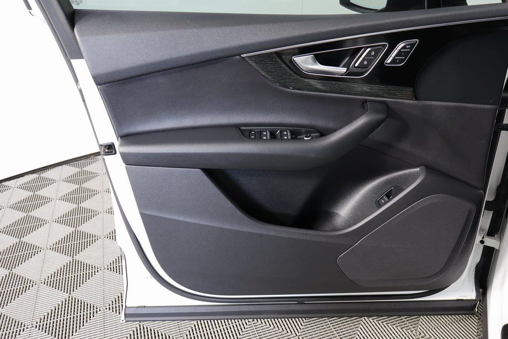 Thumbnail: 2017 Audi Q7 - 12