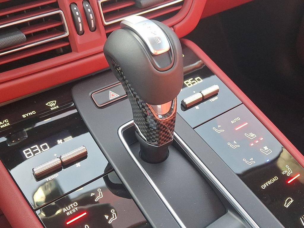 Thumbnail: 2026 Porsche Macan - 18