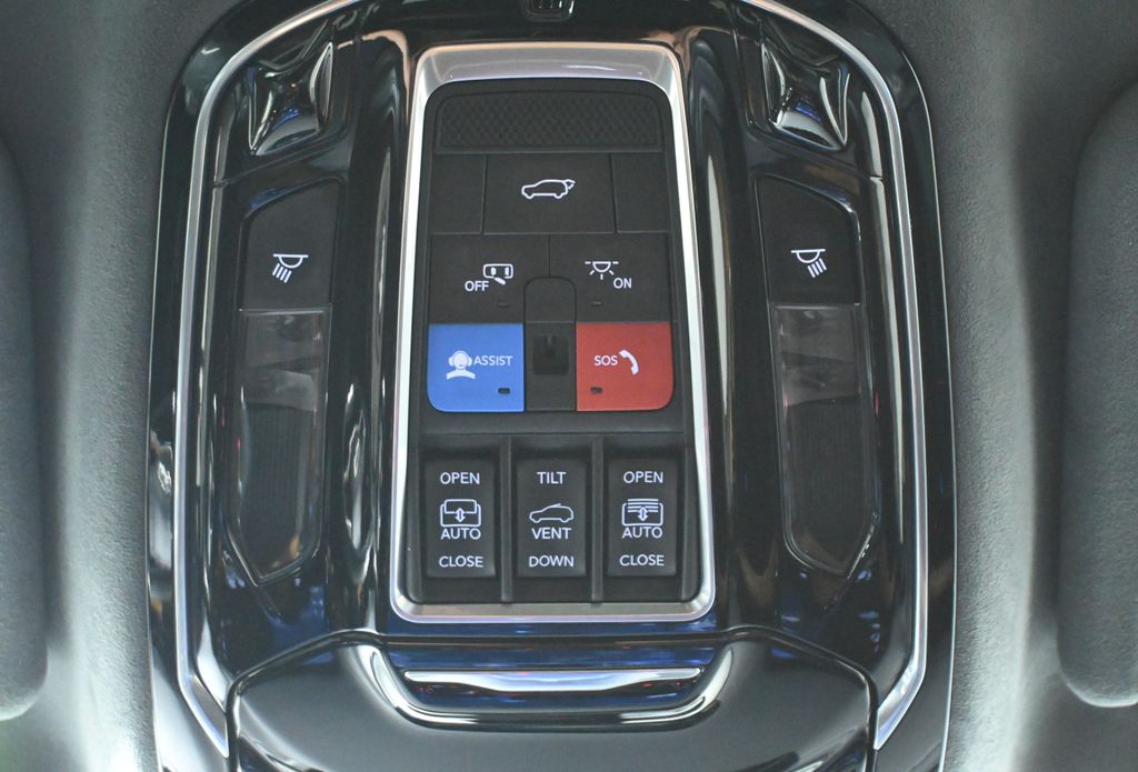 Thumbnail: 2022 Jeep Grand Wagoneer - 24