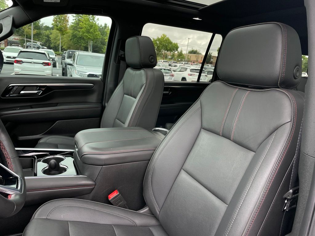 Thumbnail: 2025 Chevrolet Suburban - 24