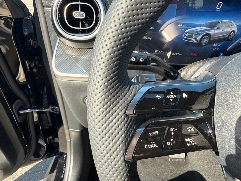 Thumbnail: 2027 Mercedes-Benz GLC - 28