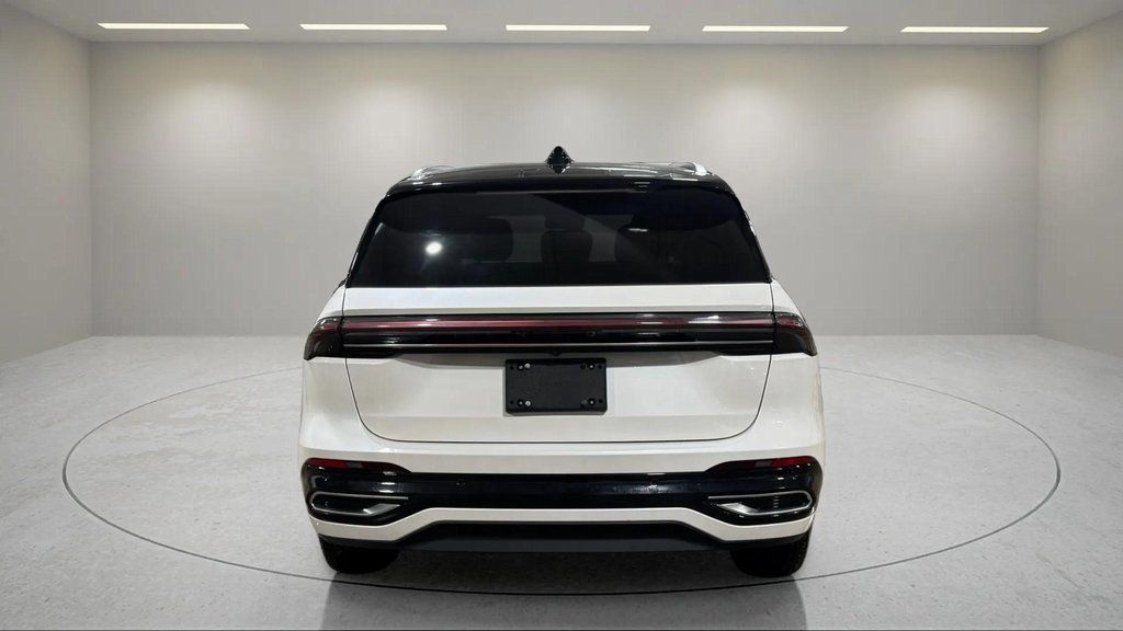 Certified Used 2024 White Platinum Metallic Tri-Coat Lincoln Reserve image 4