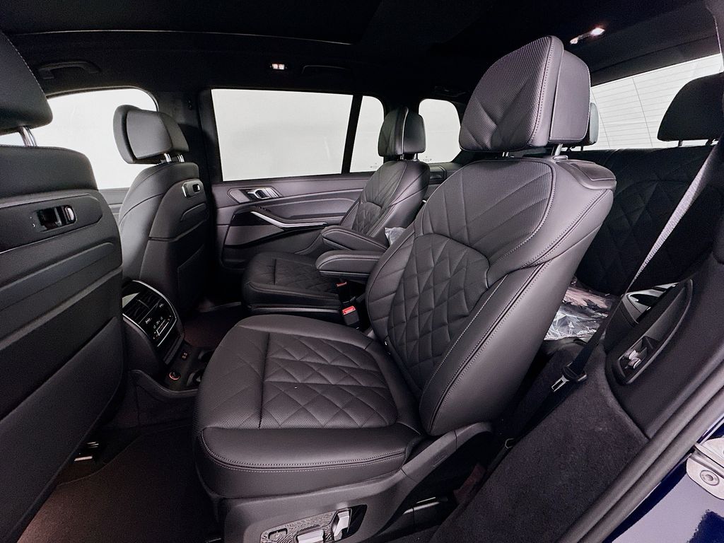 Thumbnail: 2026 BMW X7 - 17