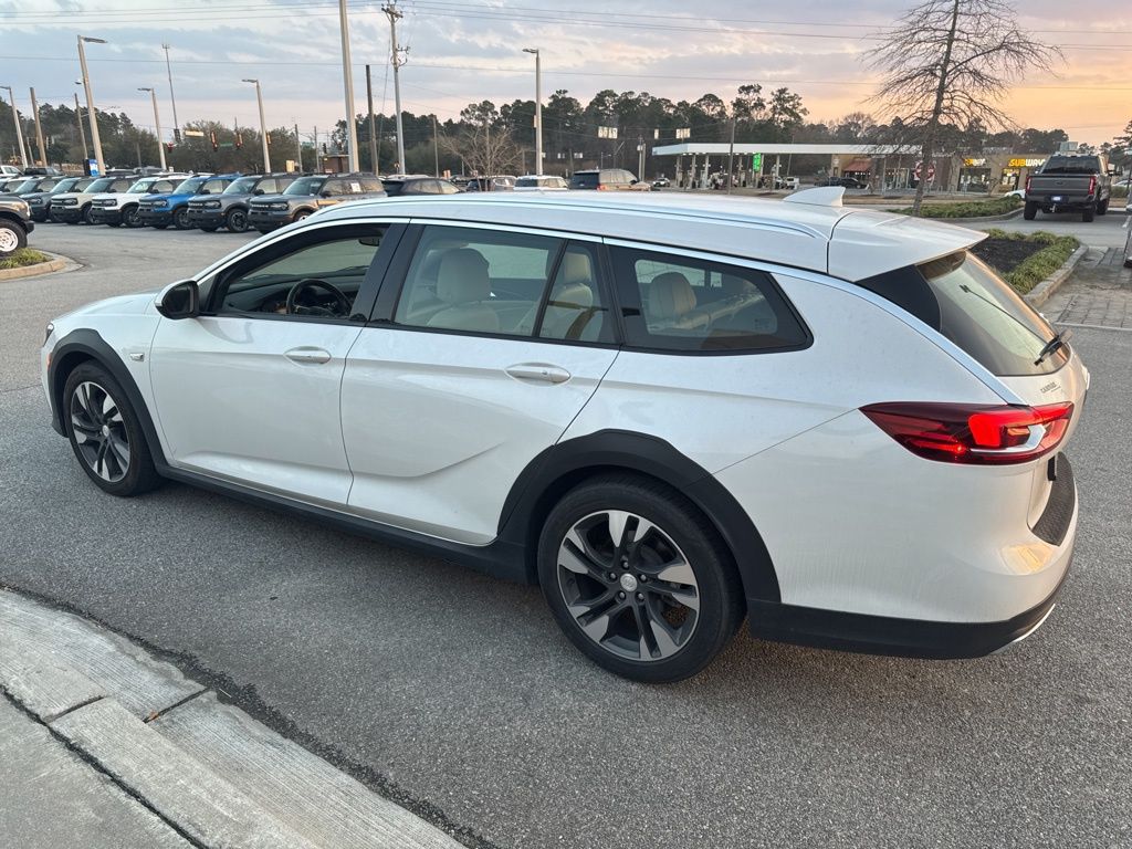 2019 Buick Regal TourX AWD Essence