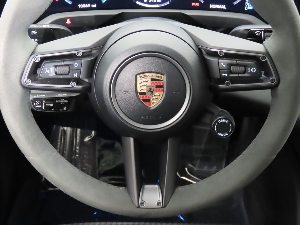 Thumbnail: 2025 Porsche Taycan - 19