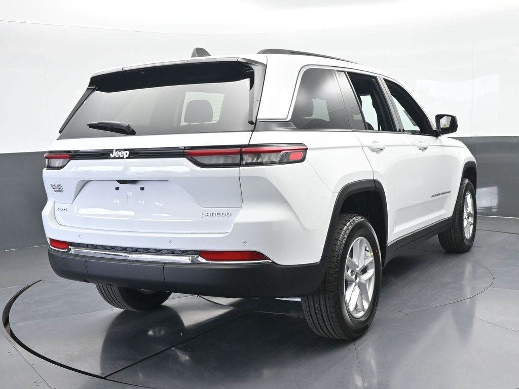 New 2026 Bright White Clearcoat Jeep Laredo image 5