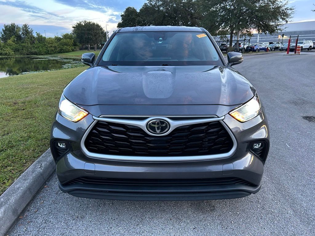 Thumbnail: 2022 Toyota Highlander - 8
