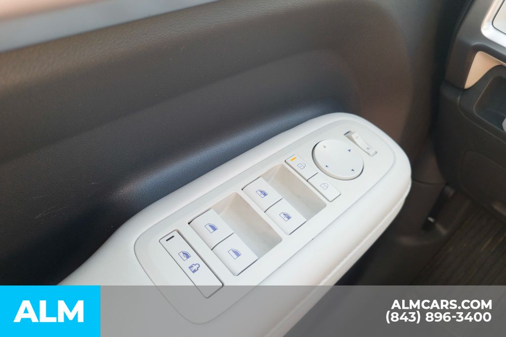 Certified Used 2025 White Hyundai SEL image 16