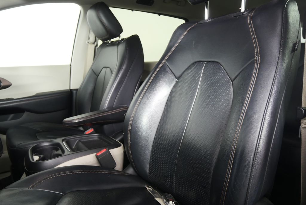 Thumbnail: 2019 Chrysler Pacifica - 11
