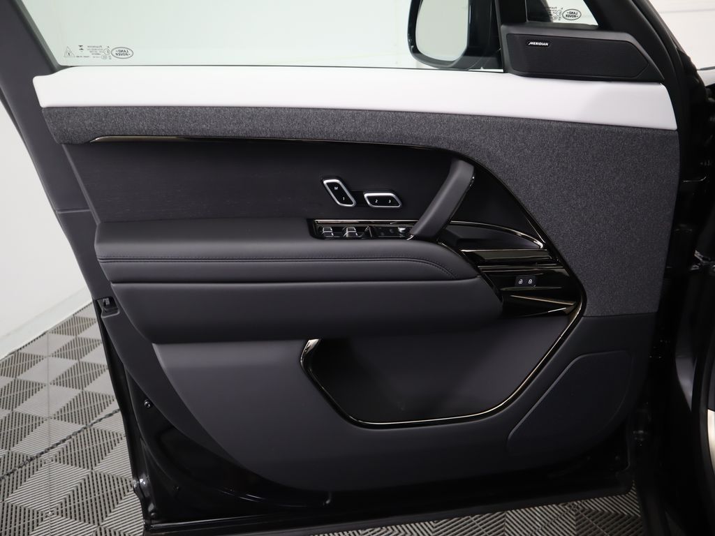 Thumbnail: 2025 Land Rover Range Rover Sport - 25