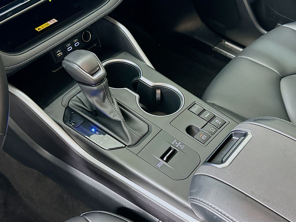 2023 Toyota Highlander XLE 16