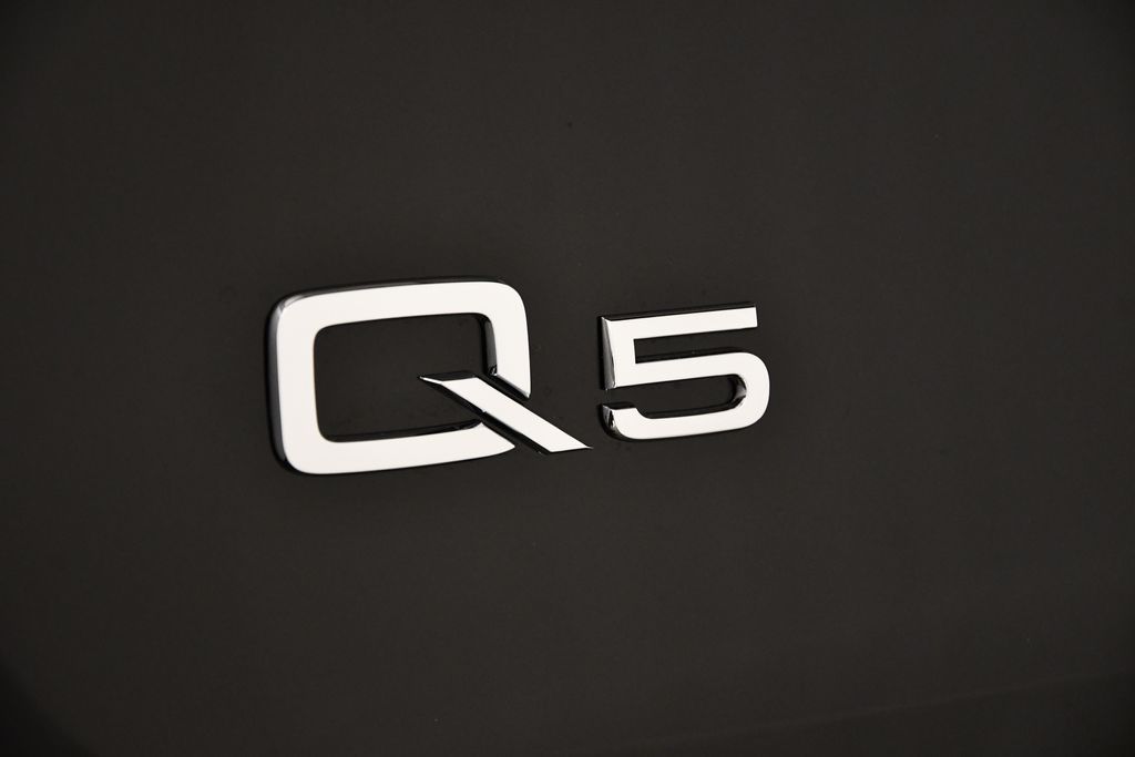 Thumbnail: 2025 Audi Q5 - 9