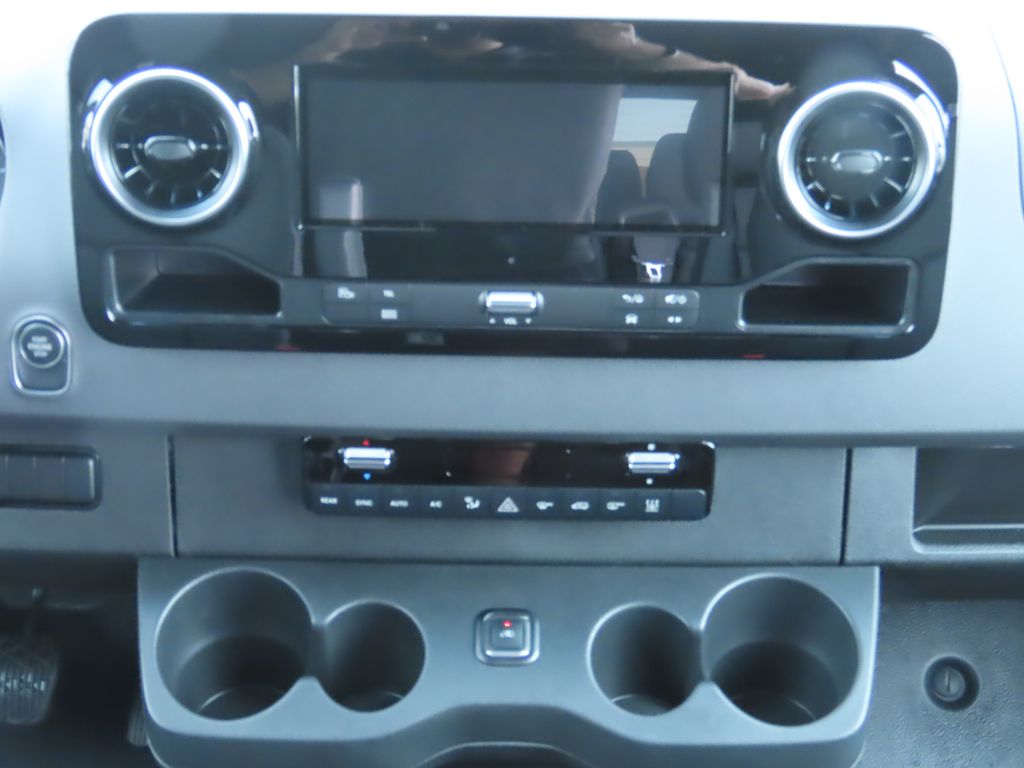 Thumbnail: 2025 Mercedes-Benz Sprinter - 15