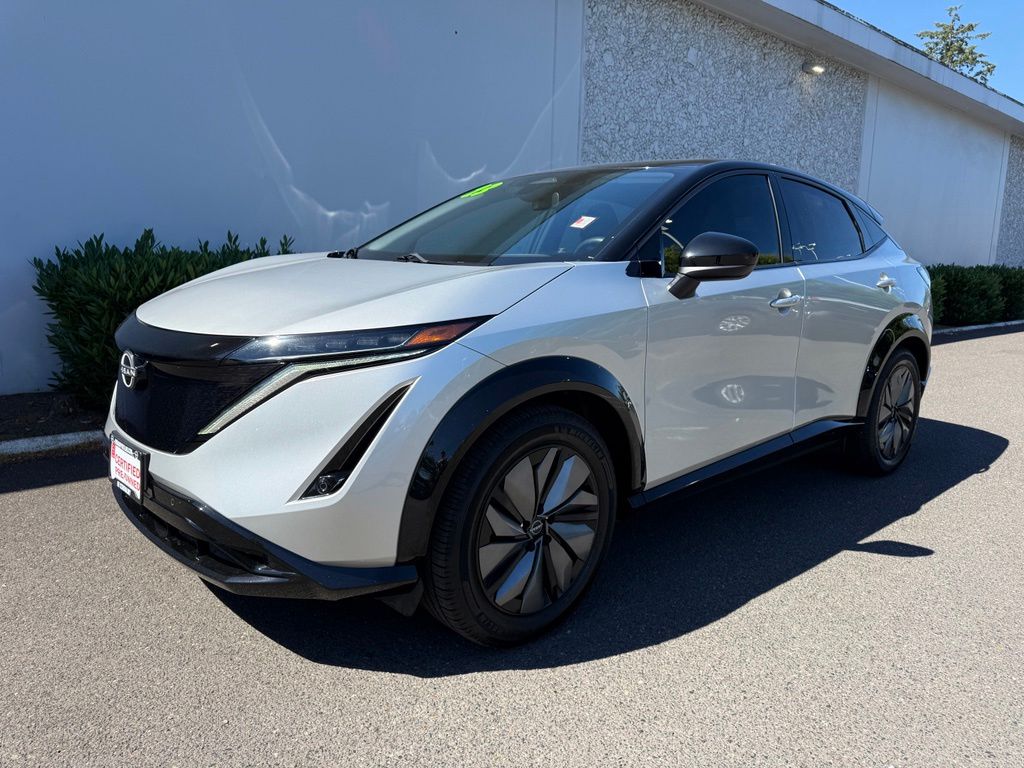 Brilliant Silver Metallic/Black Diamond Pearl 2023 Nissan Ariya SUV / Crossover All-Wheel Drive Continuously Variable Transmission
