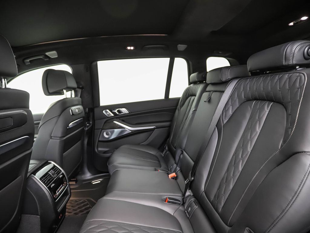 Thumbnail: 2027 BMW X7 - 22