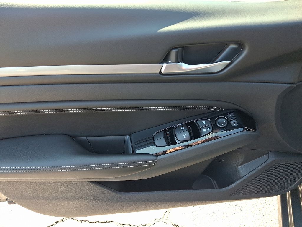 Thumbnail: 2021 Nissan Altima - 13